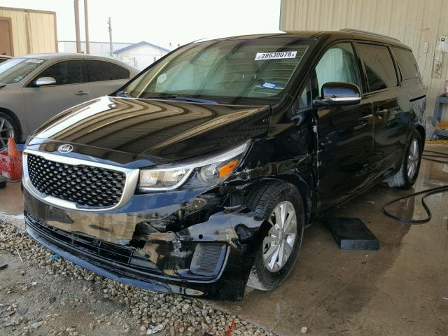 KNDMB5C10H6242616 - 2017 KIA SEDONA LX BLACK photo 2