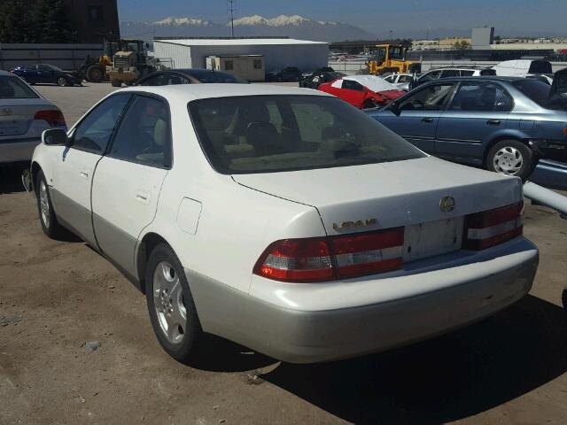 JT8BF28G8Y5094677 - 2000 LEXUS ES 300 WHITE photo 3