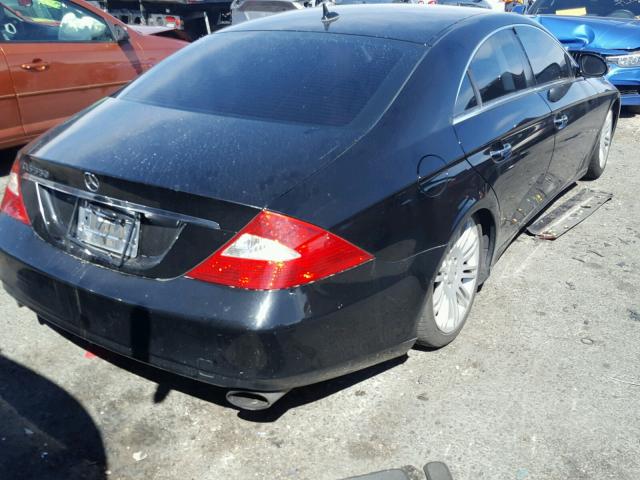 WDDDJ72X08A115906 - 2008 MERCEDES-BENZ CLS 550 BLACK photo 4