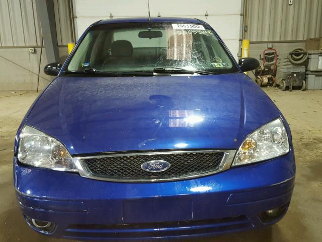 1FAHP34N26W176632 - 2006 FORD FOCUS ZX4 BLUE photo 9