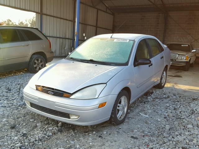 1FAFP3431YW263611 - 2000 FORD FOCUS SE SILVER photo 2