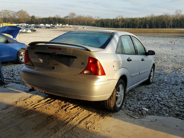 1FAFP3431YW263611 - 2000 FORD FOCUS SE SILVER photo 4