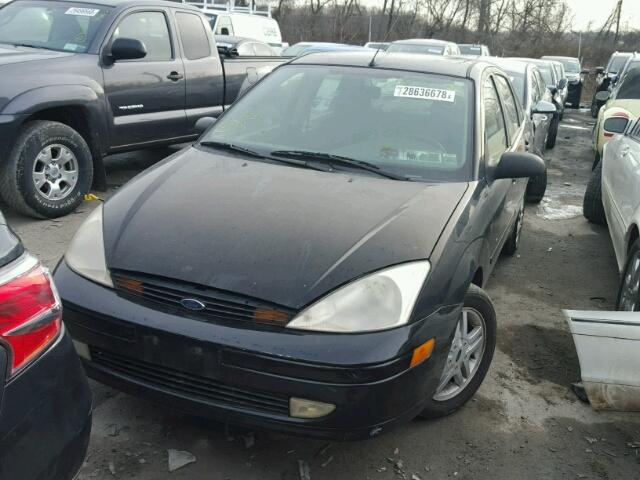 1FAFP3438YW293026 - 2000 FORD FOCUS SE BLACK photo 2