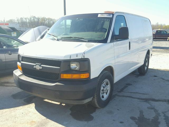 1GCFG15X441103083 - 2004 CHEVROLET EXPRESS G1 WHITE photo 2