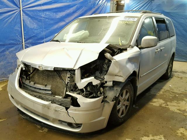 2A4RR5DXXAR137871 - 2010 CHRYSLER TOWN & COU SILVER photo 2