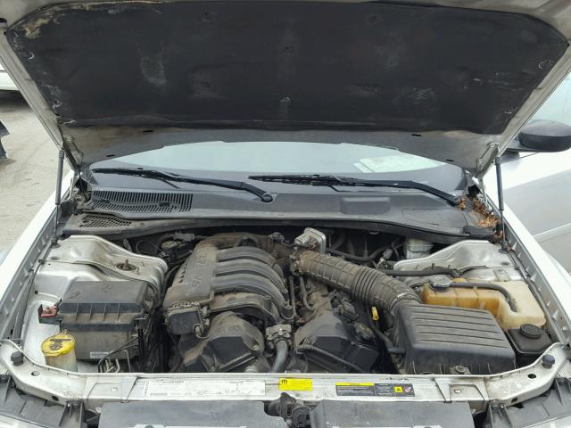 2C3JA43R85H575022 - 2005 CHRYSLER 300 SILVER photo 7