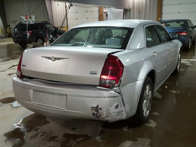 2C3KK53G06H473561 - 2006 CHRYSLER 300 TOURIN SILVER photo 4