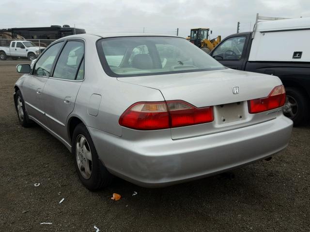 1HGCG6674WA257330 - 1998 HONDA ACCORD EX SILVER photo 3