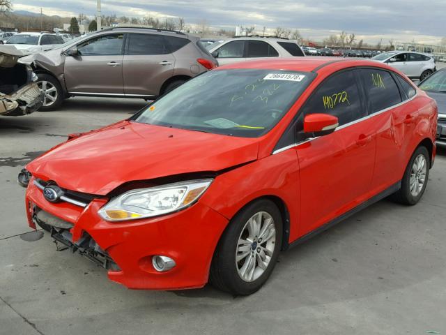 1FAHP3H26CL374322 - 2012 FORD FOCUS SEL RED photo 2