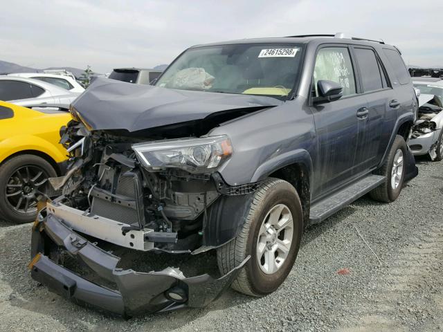 JTEBU5JR5G5364592 - 2016 TOYOTA 4RUNNER SR CHARCOAL photo 2