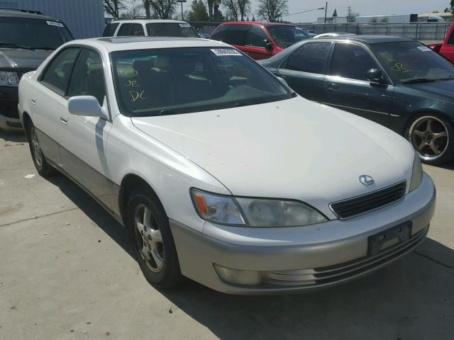 JT8BF28G1W0127707 - 1998 LEXUS ES 300 WHITE photo 1