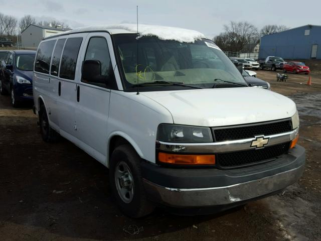 1GNFH15TX41115496 - 2004 CHEVROLET EXPRESS G1 WHITE photo 1