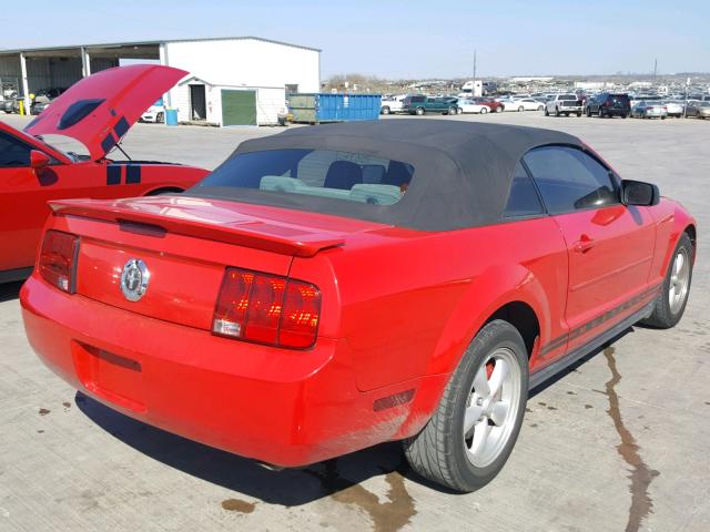 1ZVHT84N585138045 - 2008 FORD MUSTANG RED photo 4