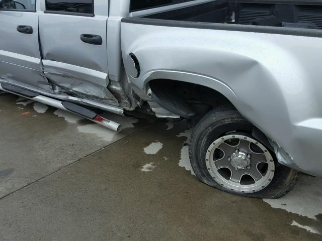 1Z7HC28K67S125681 - 2007 MITSUBISHI RAIDER LS SILVER photo 9