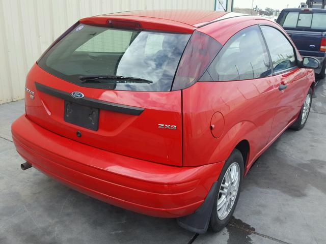 1FAFP31N26W249154 - 2006 FORD FOCUS ZX3 RED photo 4