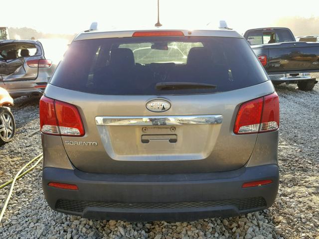 5XYKT4A26BG045674 - 2011 KIA SORENTO BA GRAY photo 9