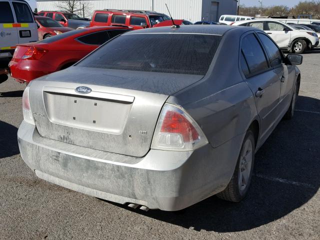 3FAHP07Z68R255532 - 2008 FORD FUSION SE SILVER photo 4