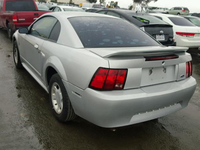 1FAFP4041YF185822 - 2000 FORD MUSTANG SILVER photo 3