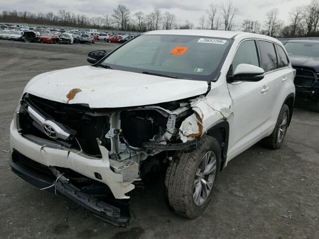 5TDBKRFH6FS125028 - 2015 TOYOTA HIGHLANDER WHITE photo 2