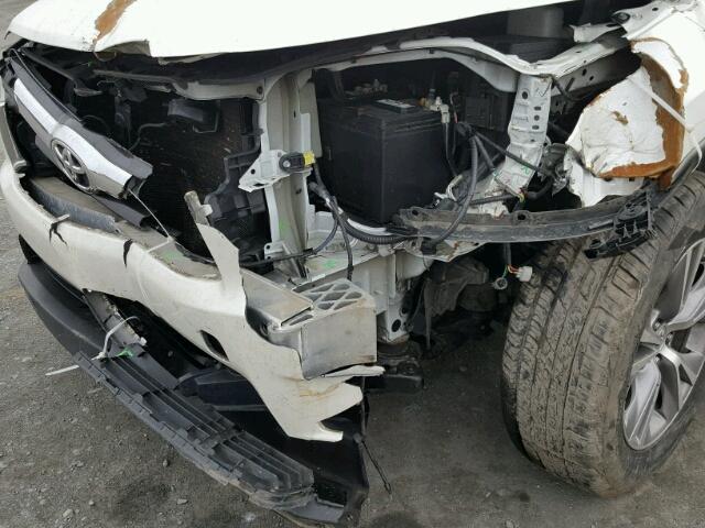 5TDBKRFH6FS125028 - 2015 TOYOTA HIGHLANDER WHITE photo 9