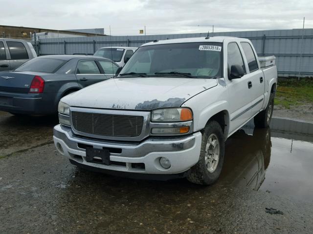 2GTEK13T351173907 - 2005 GMC NEW SIERRA WHITE photo 2