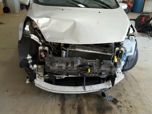 3FADP4BJ8DM164504 - 2013 FORD FIESTA SE SILVER photo 9