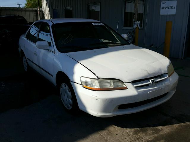 1HGCG564XYA127619 - 2000 HONDA ACCORD LX WHITE photo 1