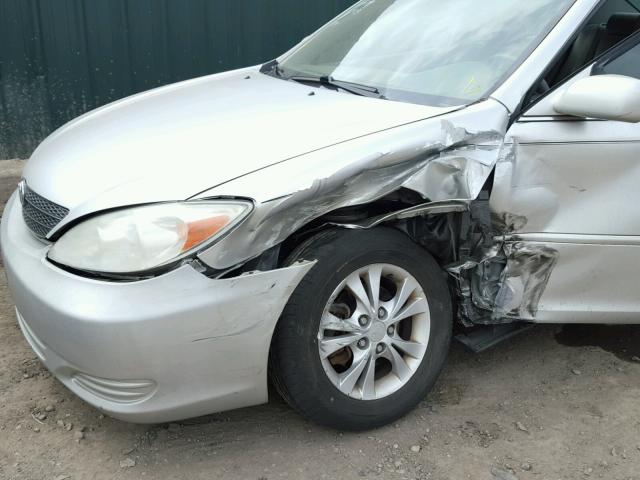 4T1BF30K34U584303 - 2004 TOYOTA CAMRY LE SILVER photo 9