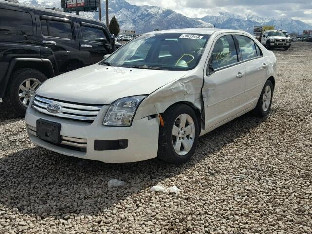 3FAHP07Z29R200898 - 2009 FORD FUSION SE WHITE photo 2