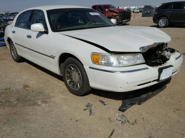 1LNHM82W91Y668899 - 2001 LINCOLN TOWN CAR S WHITE photo 1