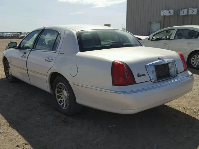 1LNHM82W91Y668899 - 2001 LINCOLN TOWN CAR S WHITE photo 3