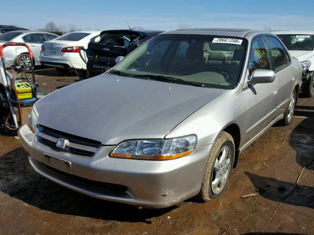 1HGCG5655WA058005 - 1998 HONDA ACCORD EX SILVER photo 2