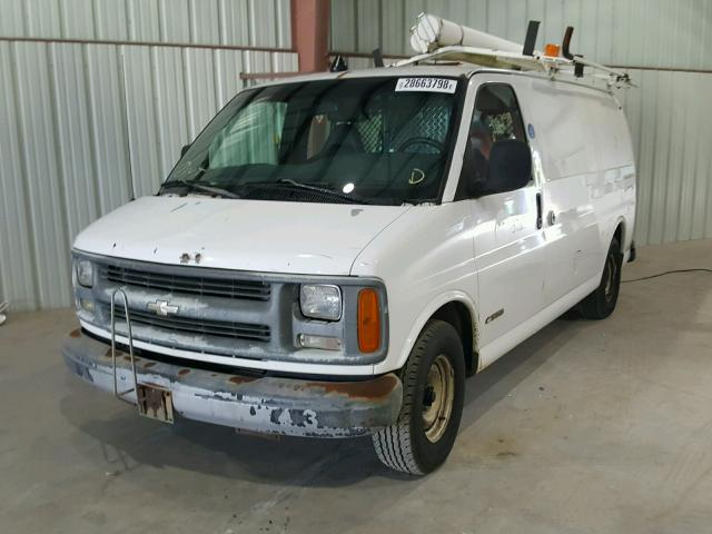 1GCEG15W6V1053310 - 1997 CHEVROLET EXPRESS G1 WHITE photo 2