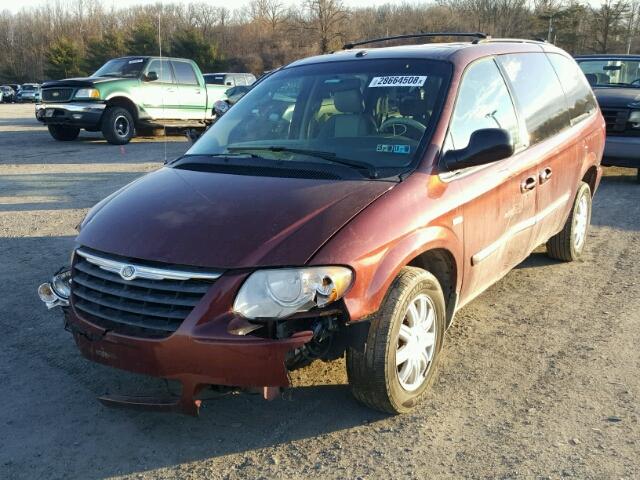 2A4GP54L67R182499 - 2007 CHRYSLER TOWN & COU BURGUNDY photo 2