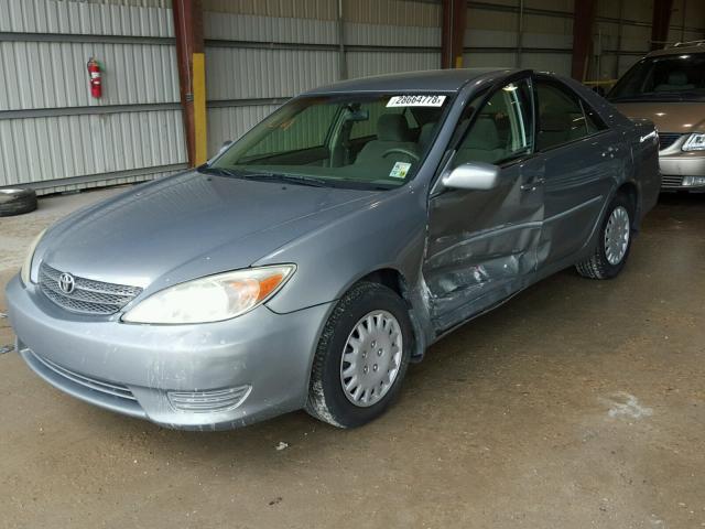 4T1BE30K15U632112 - 2005 TOYOTA CAMRY LE SILVER photo 2