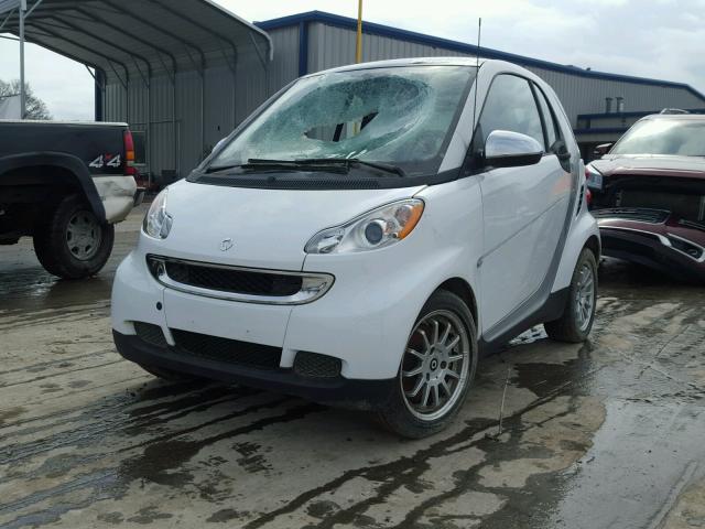 WMEEJ3BA1BK430235 - 2011 SMART FORTWO PUR WHITE photo 2