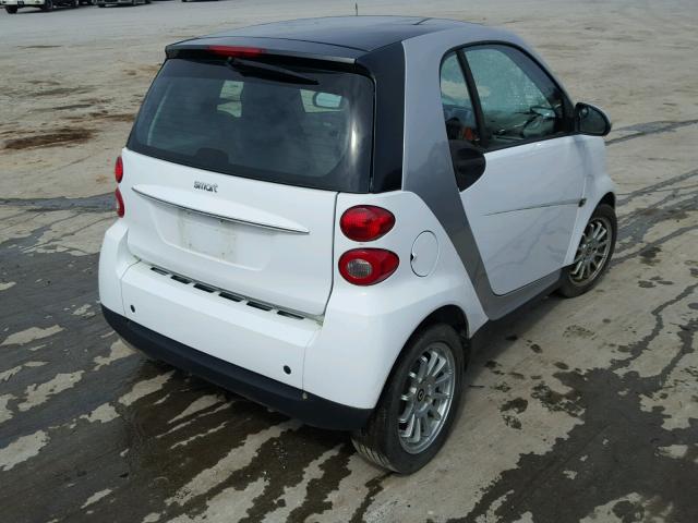 WMEEJ3BA1BK430235 - 2011 SMART FORTWO PUR WHITE photo 4