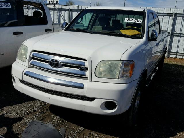 5TBET34106S539718 - 2006 TOYOTA TUNDRA DOU WHITE photo 2