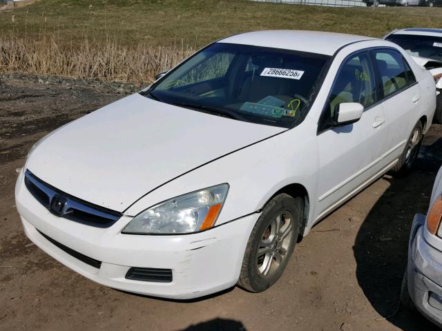 1HGCM56376A042069 - 2006 HONDA ACCORD SE WHITE photo 2