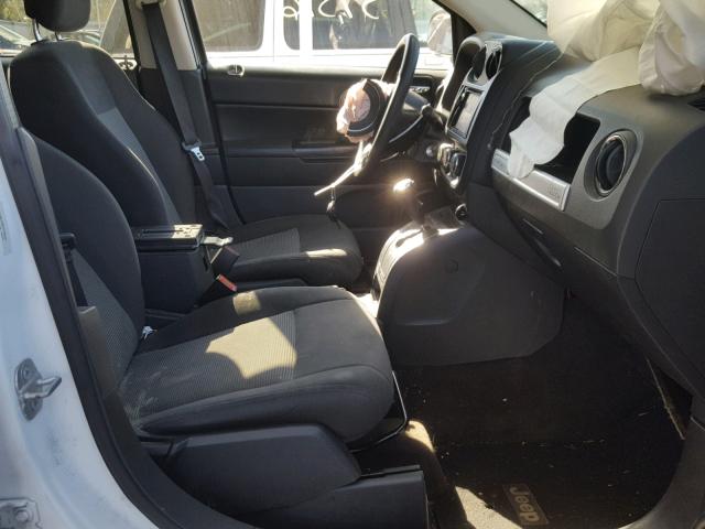 1C4NJDBB7ED800447 - 2014 JEEP COMPASS SP WHITE photo 5