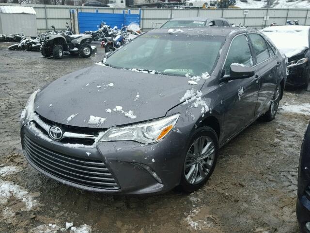 4T1BF1FK7HU359836 - 2017 TOYOTA CAMRY LE CHARCOAL photo 2