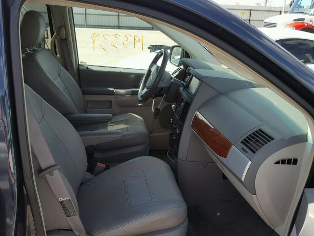 2A8HR54P68R725481 - 2008 CHRYSLER TOWN & COU BLACK photo 5