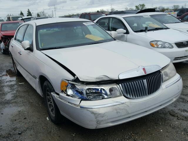 1LNFM82W0WY688263 - 1998 LINCOLN TOWN CAR S WHITE photo 1