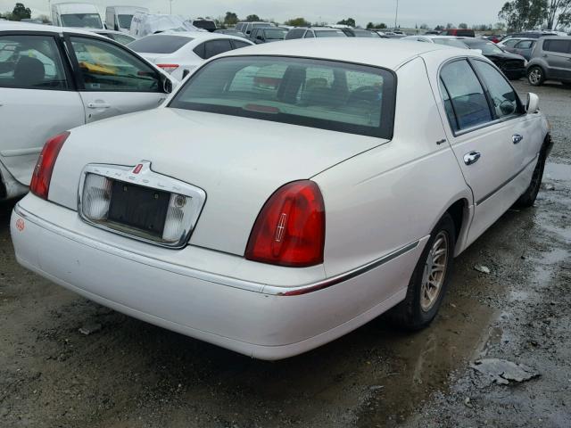 1LNFM82W0WY688263 - 1998 LINCOLN TOWN CAR S WHITE photo 4