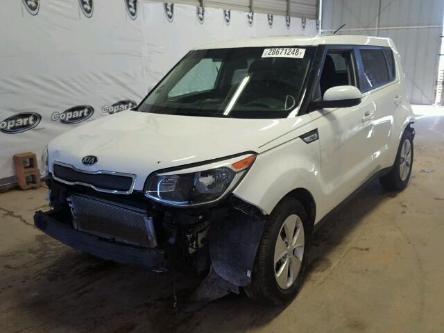 KNDJN2A24F7778089 - 2015 KIA SOUL WHITE photo 2