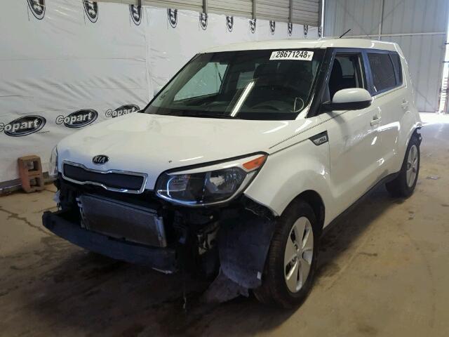 KNDJN2A24F7778089 - 2015 KIA SOUL WHITE photo 9