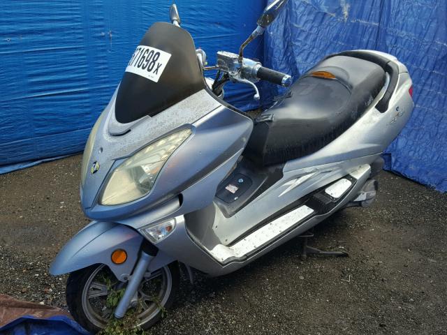 L5YTDNPA2D1143537 - 2013 ZHNG SCOOTER SILVER photo 2