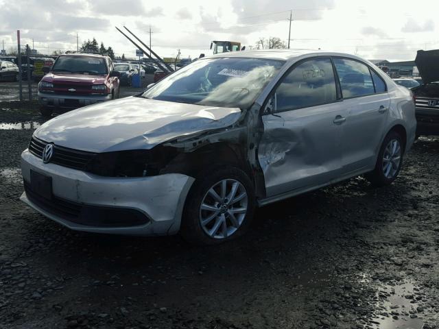 3VWDZ7AJ0BM393793 - 2011 VOLKSWAGEN JETTA SE SILVER photo 2