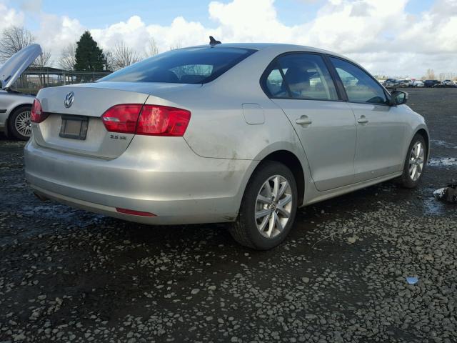 3VWDZ7AJ0BM393793 - 2011 VOLKSWAGEN JETTA SE SILVER photo 4