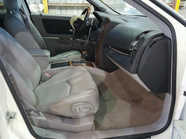 1GYEE637160116183 - 2006 CADILLAC SRX WHITE photo 5